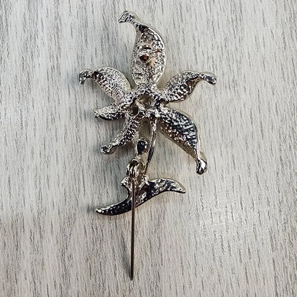 Daisy vintage brooch